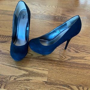 Mossimo black pumps size 8